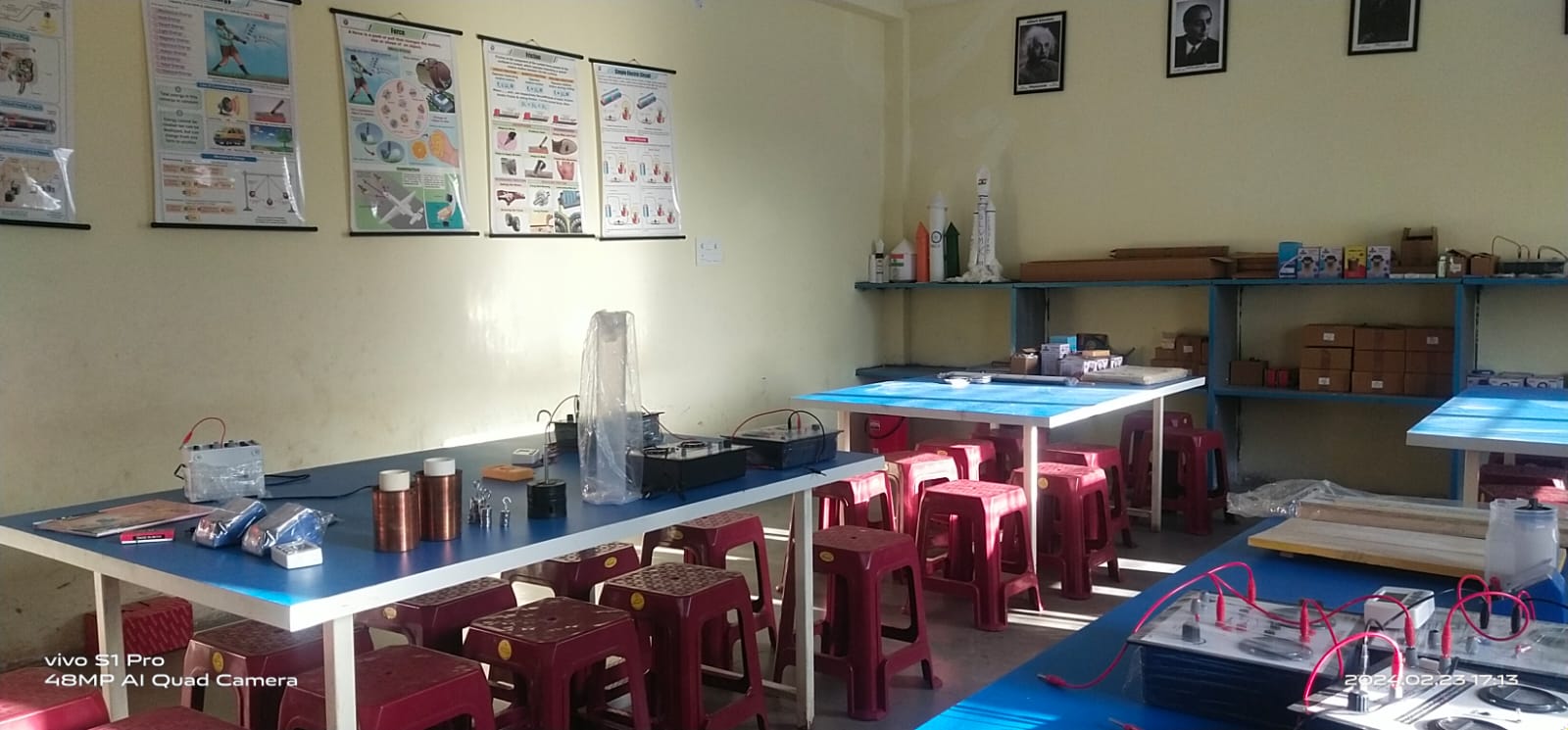 Physics Practical Desk